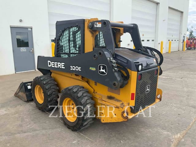 Image of John Deere 320E equipment image 3