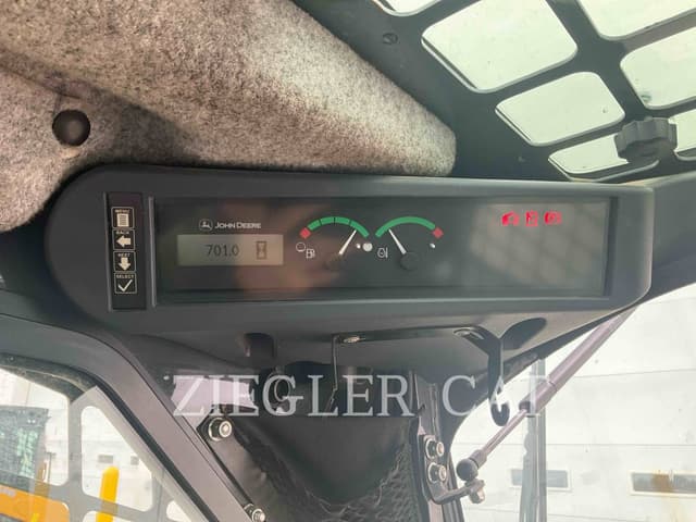 Image of John Deere 320E equipment image 4