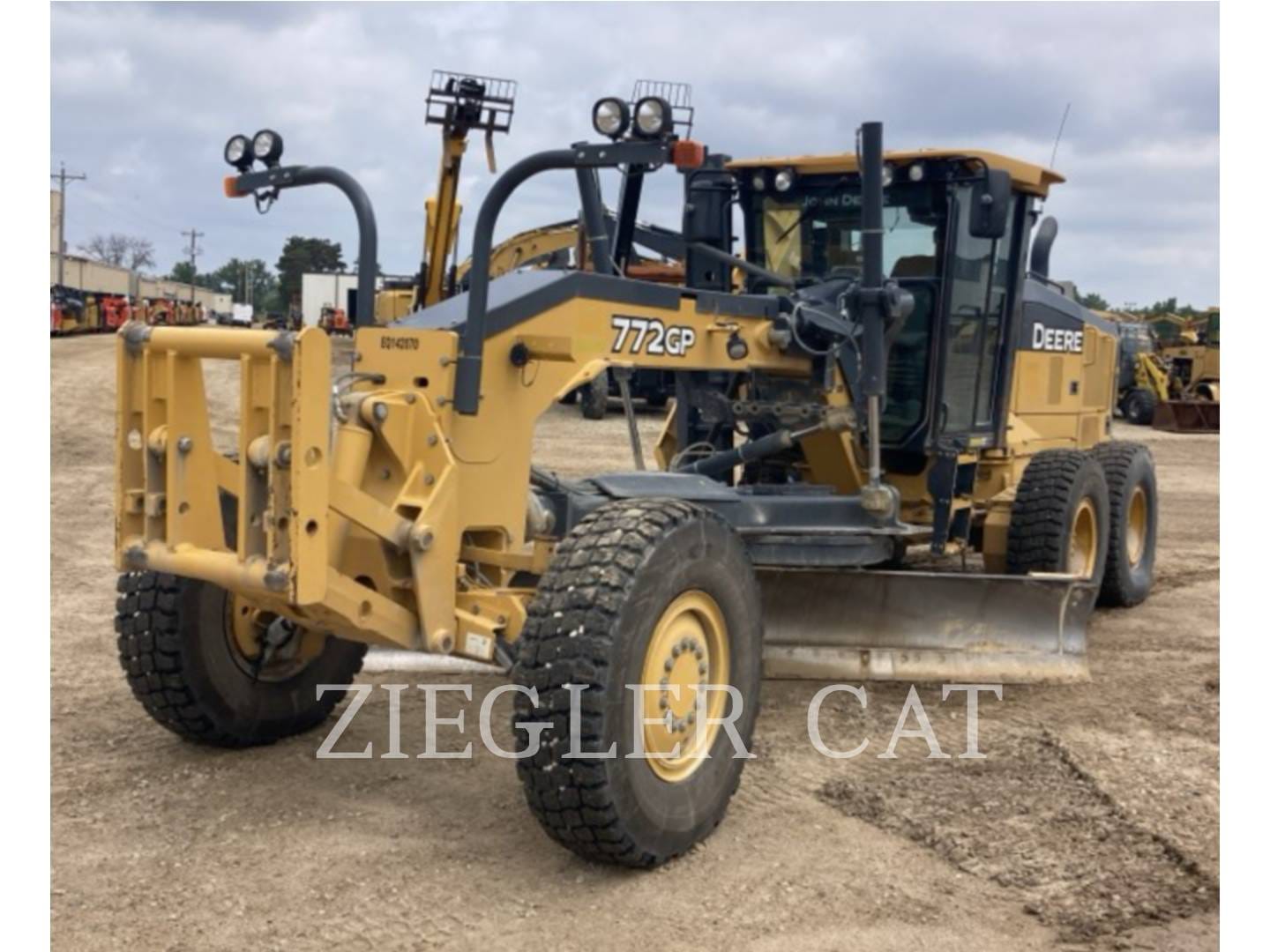 2015 John Deere 772GP Equipment Image0