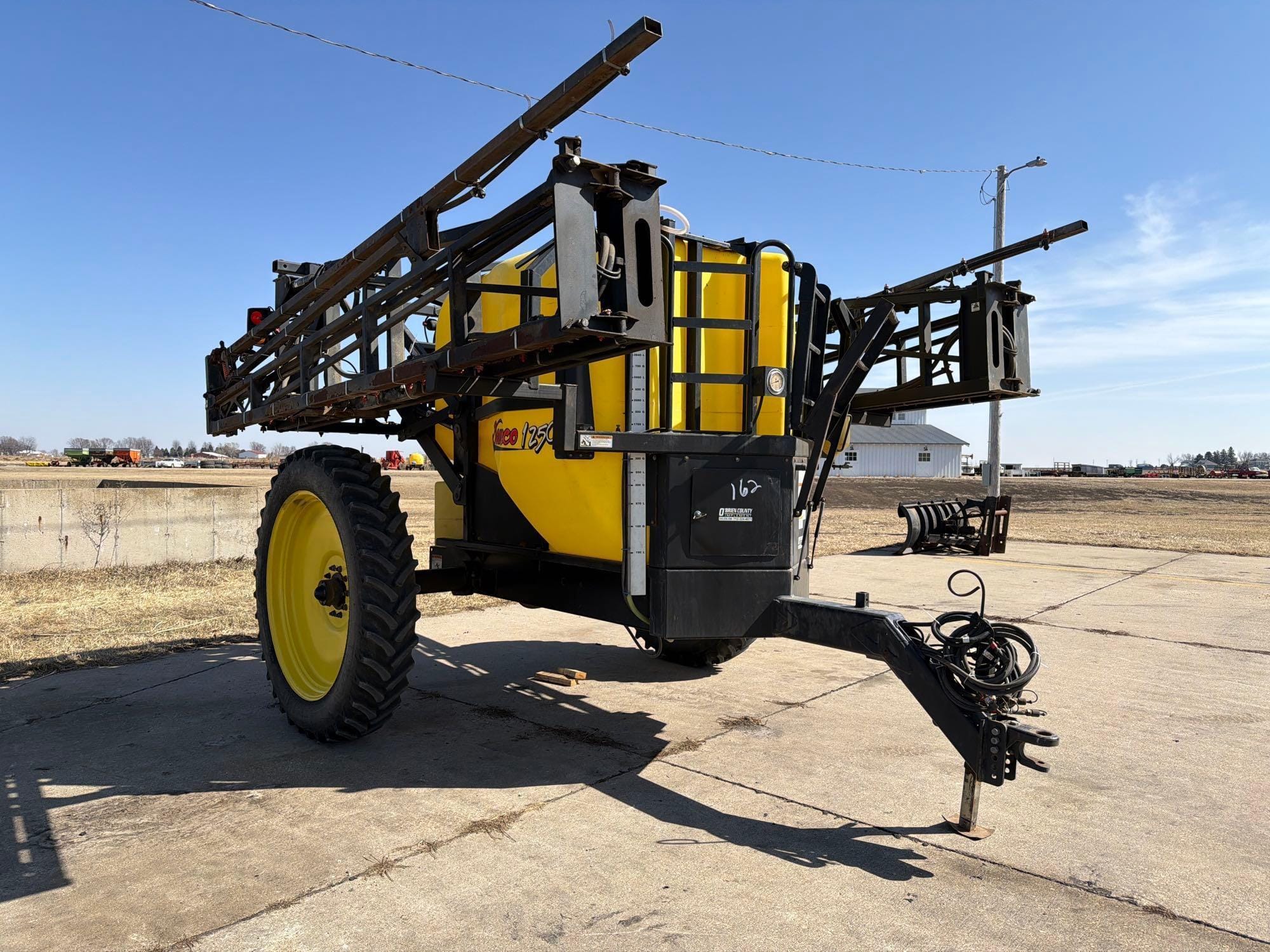 2015 Demco 1250 Equipment Image0