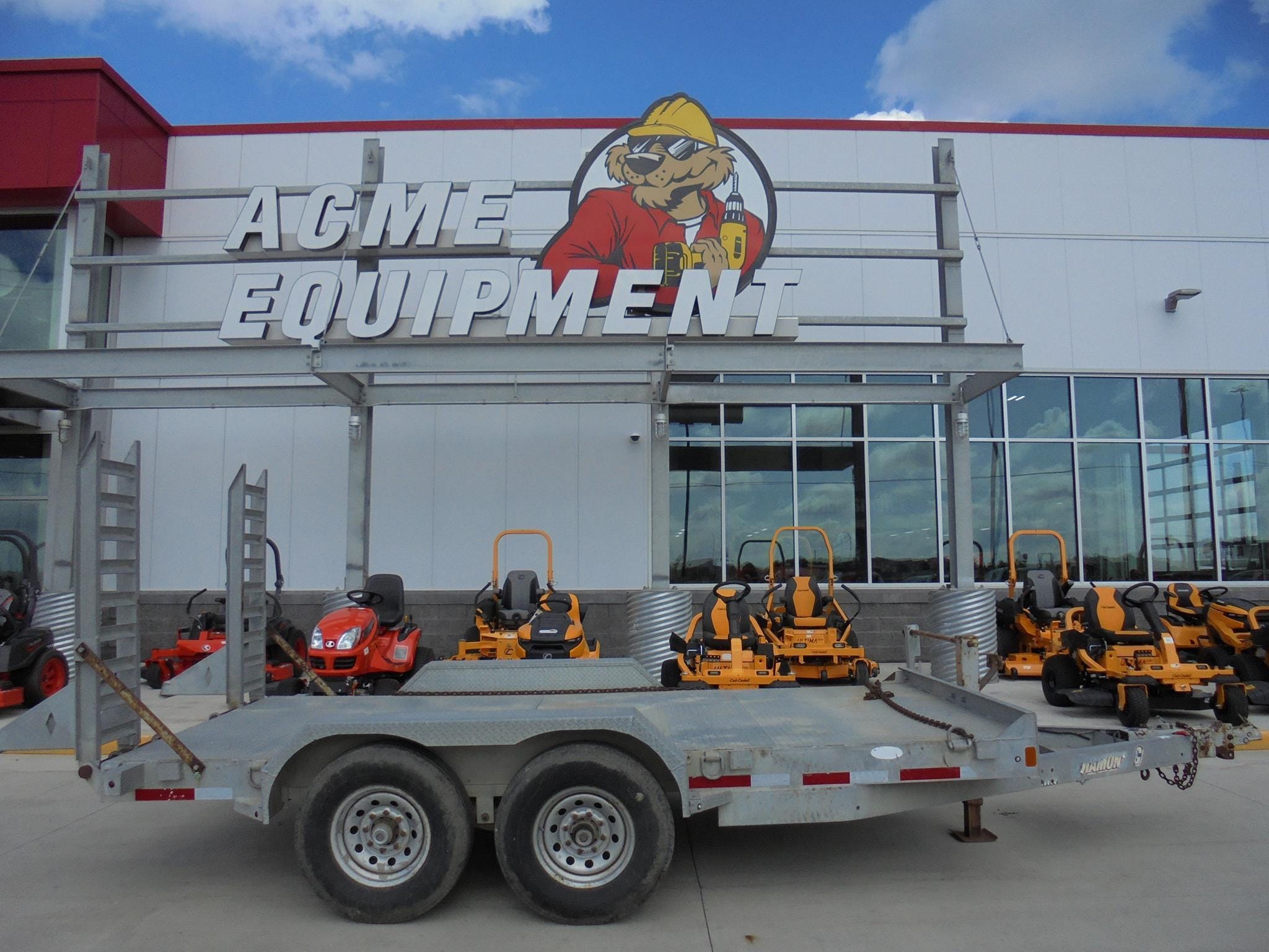 2015 Diamond C EEQ Equipment Image0