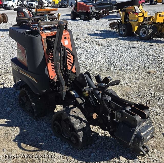 Image of Ditch Witch R300 equipment image 2
