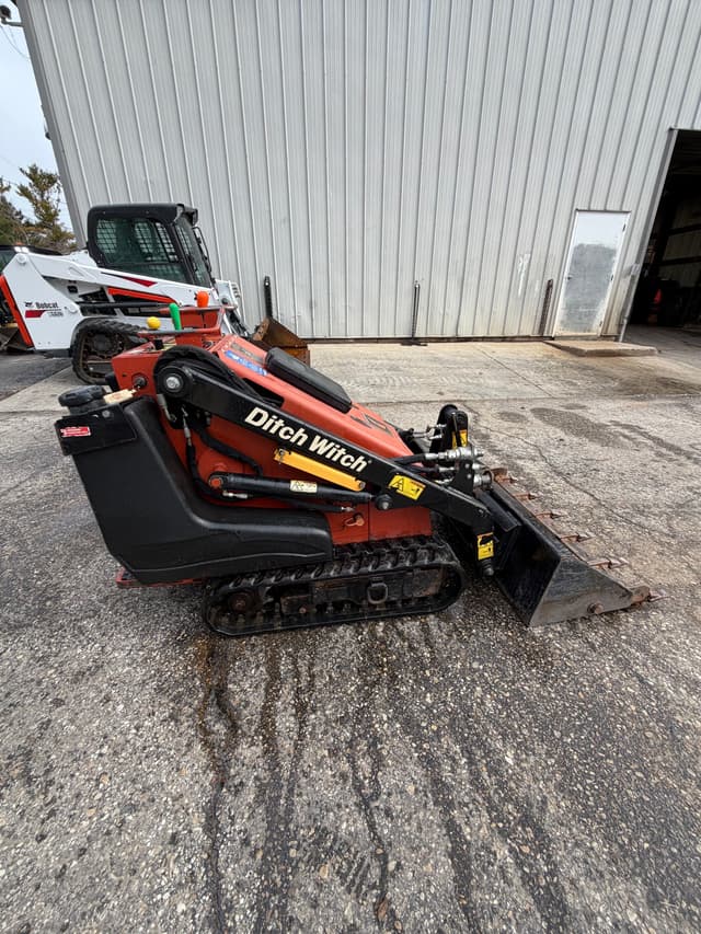 Image of Ditch Witch SK350 equipment image 2