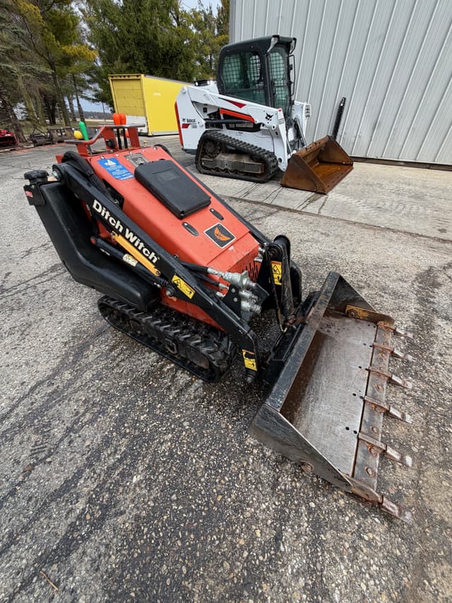 Image of Ditch Witch SK350 equipment image 1