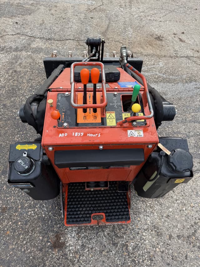 Image of Ditch Witch SK350 equipment image 3