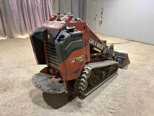 Image of Ditch Witch SK750 equipment image 4