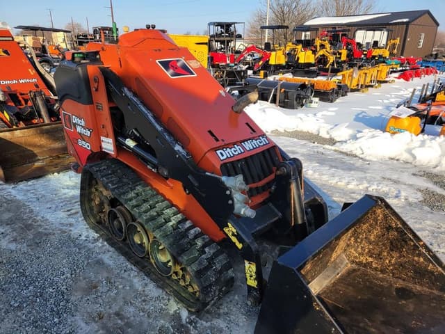 Image of Ditch Witch SK850 equipment image 2