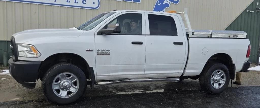 2015 Dodge Ram 3500 Equipment Image0