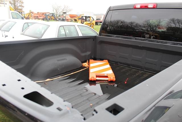 Image of Dodge Ram 1500 equipment image 3