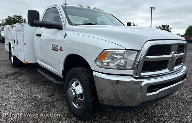 Image of Dodge Ram 3500 equipment image 2