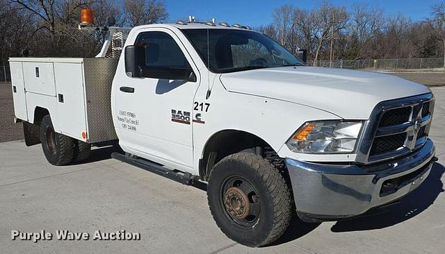 Image of Dodge Ram 3500 equipment image 2