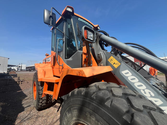 Image of  Doosan DL200 equipment image 3