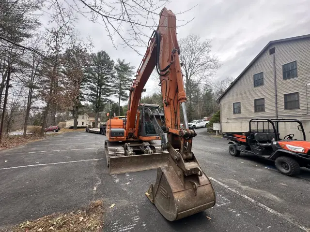 Image of Doosan DX140LC-3 equipment image 4