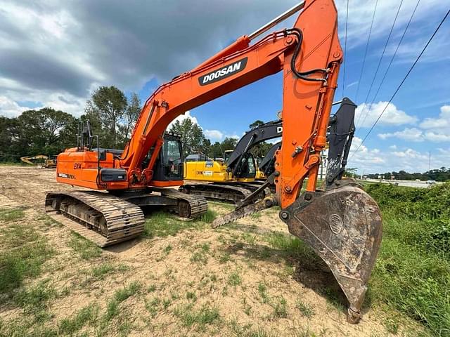 Image of  Doosan DX255LC equipment image 1