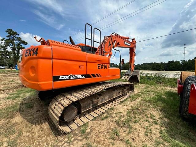 Image of  Doosan DX225LC equipment image 2