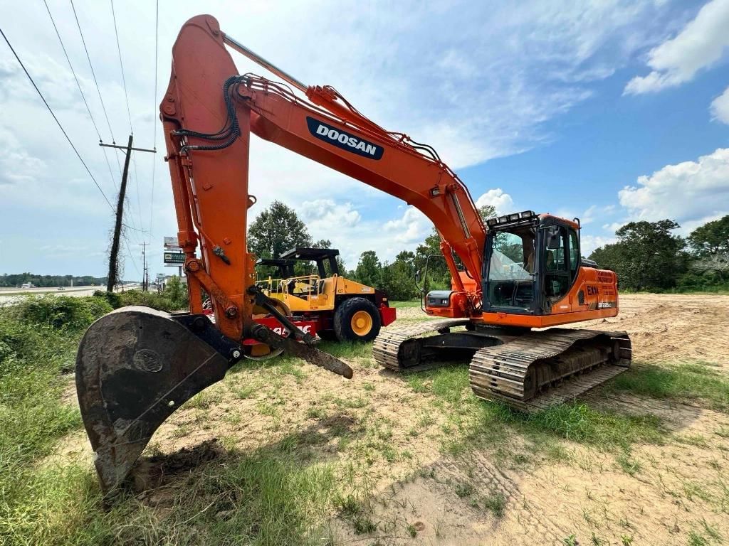 Main image  Doosan DX225LC