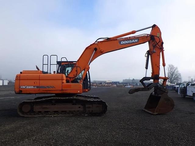 Image of  Doosan DX225LC-3 equipment image 2