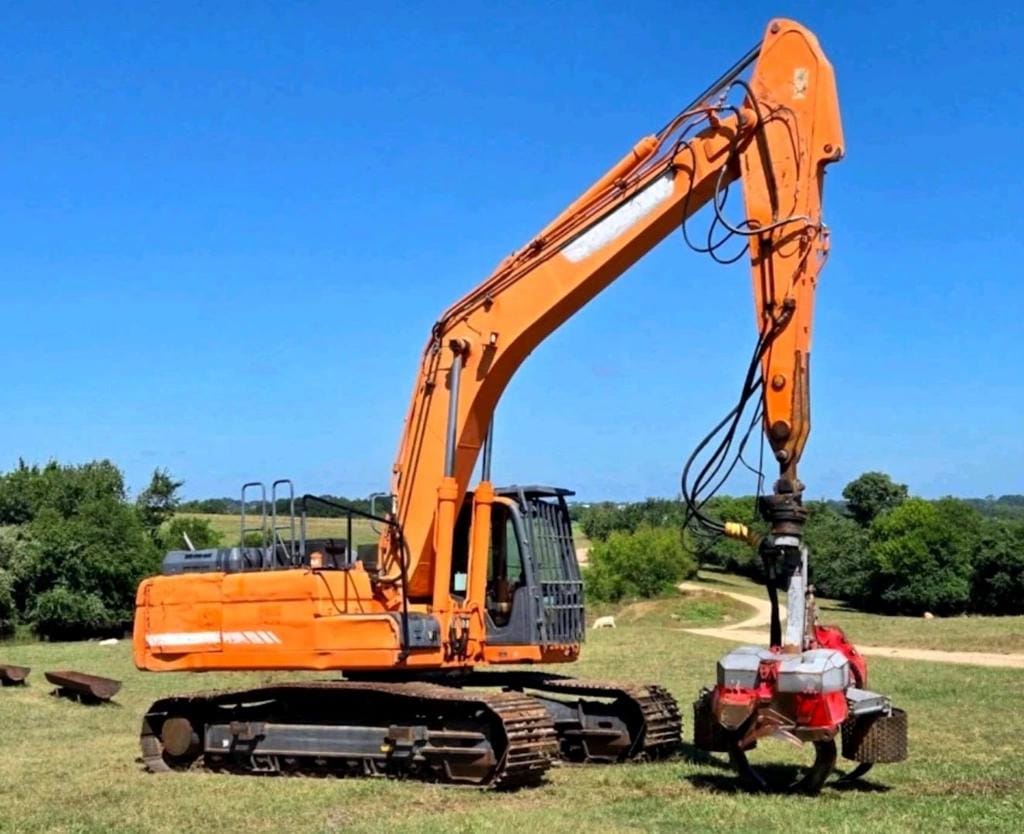 2015  Doosan DX300LC-3 Equipment Image0