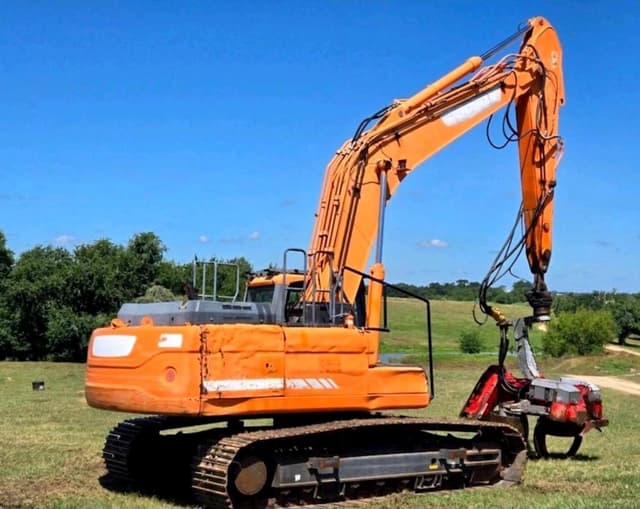 Image of Doosan DX300LC-3 equipment image 1