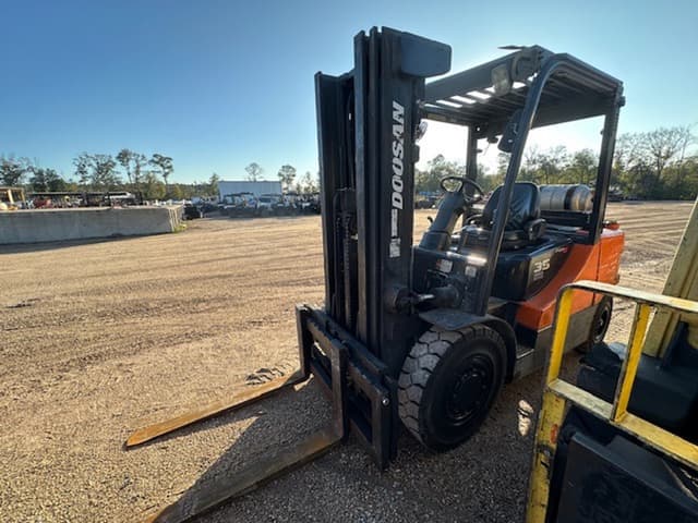 Image of  Doosan 35 equipment image 2