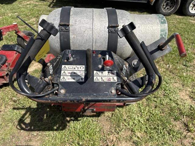 Image of Exmark Turf Tracer equipment image 2
