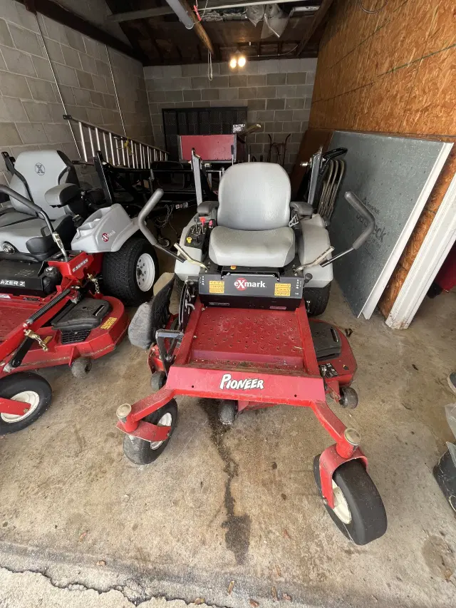 Image of Exmark S-series equipment image 1