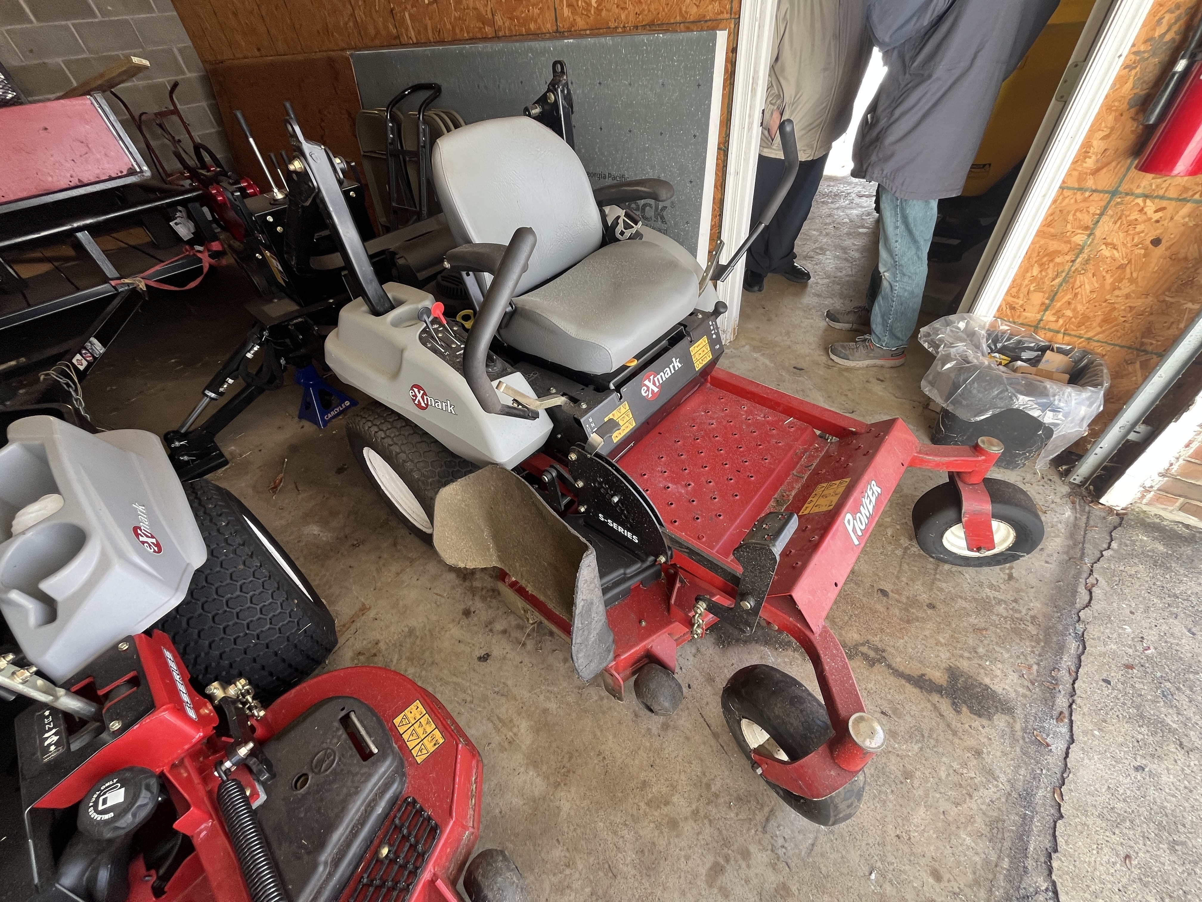 2015 Exmark S-series Equipment Image0