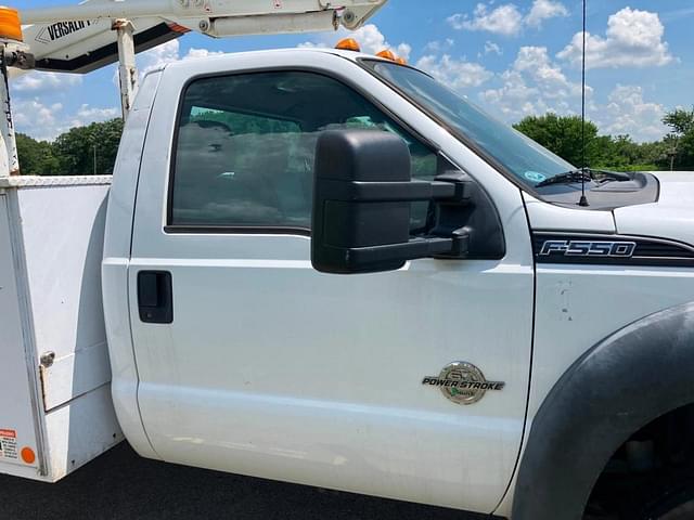 Image of Ford F-550 equipment image 2