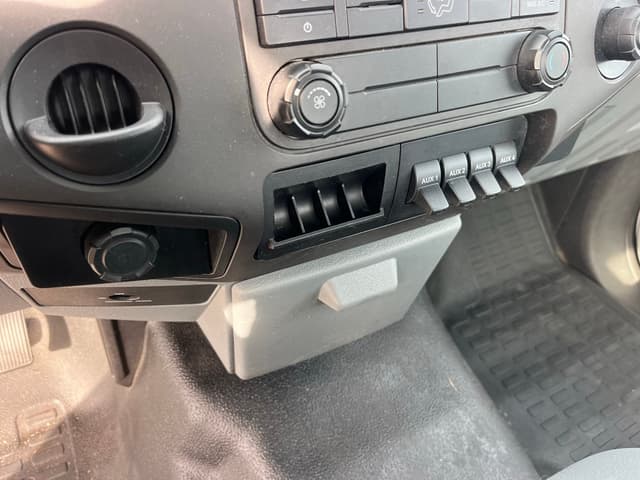 Image of Ford F-550 equipment image 3