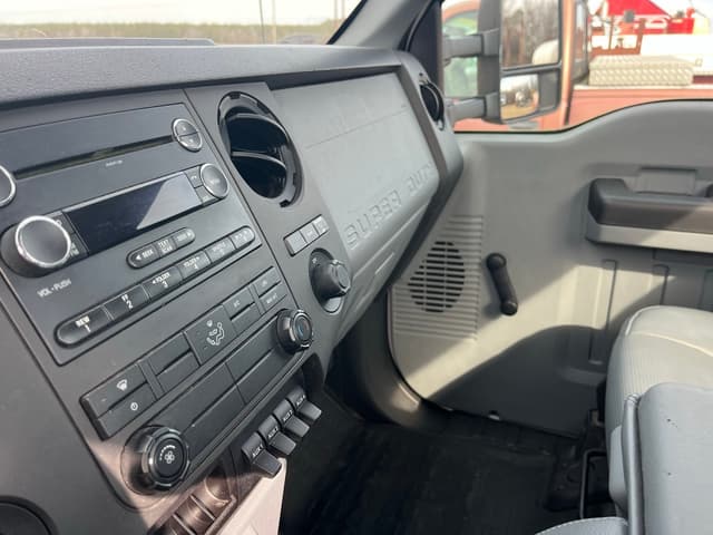 Image of Ford F-550 equipment image 4