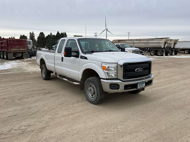 Image of Ford F-350 equipment image 2