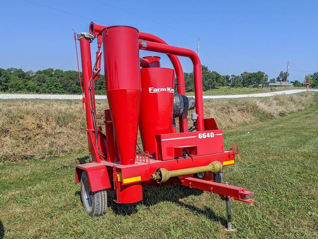 2015 Farm King 6640 Equipment Image0