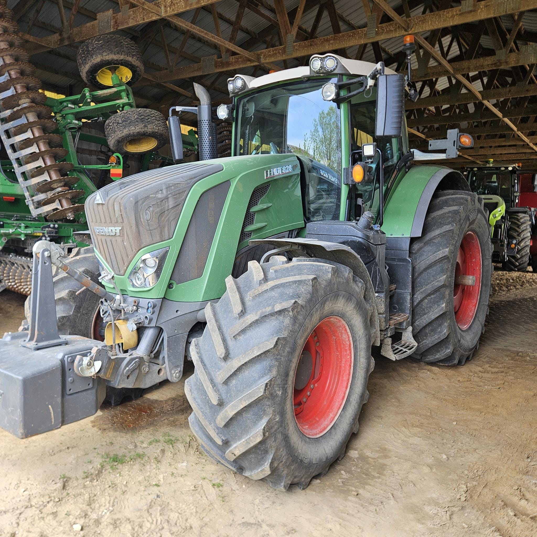 2015 Fendt 828 Vario Equipment Image0