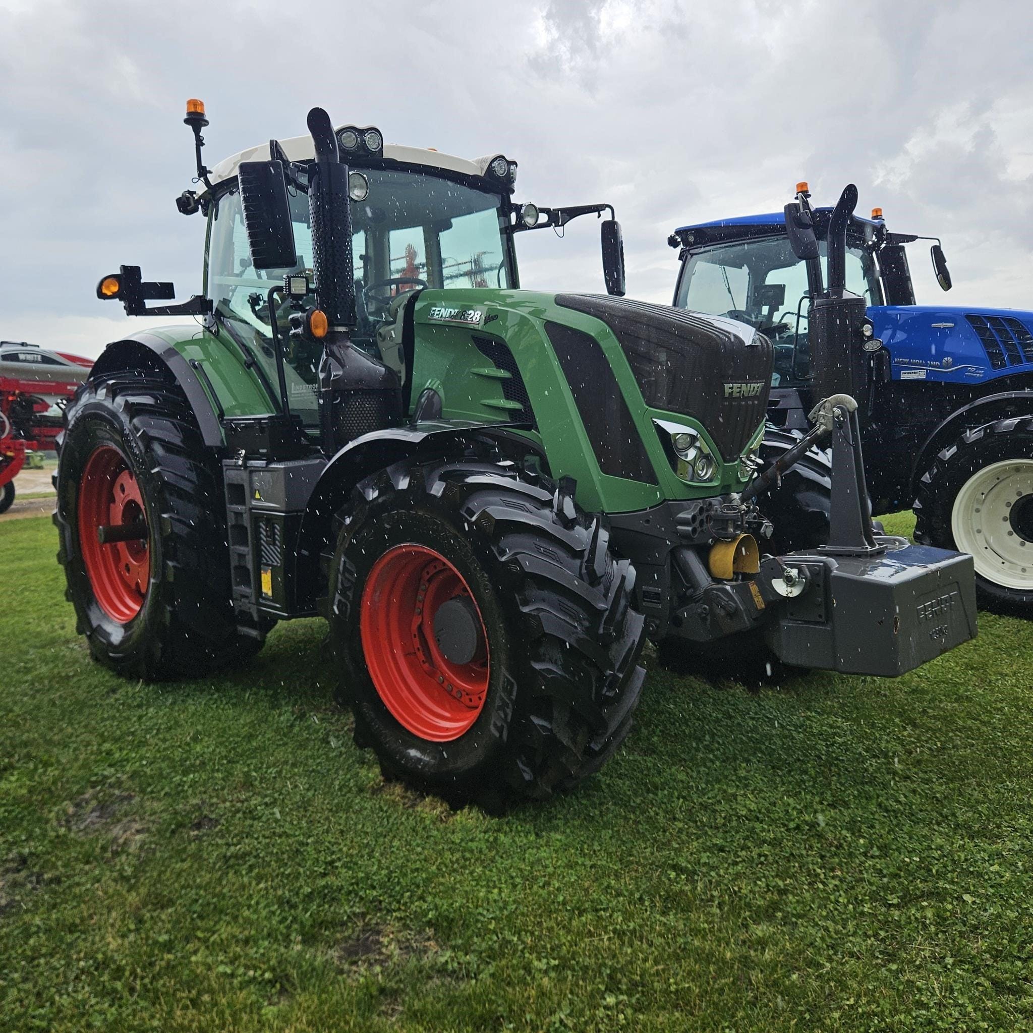 2015 Fendt 828 Vario Equipment Image0
