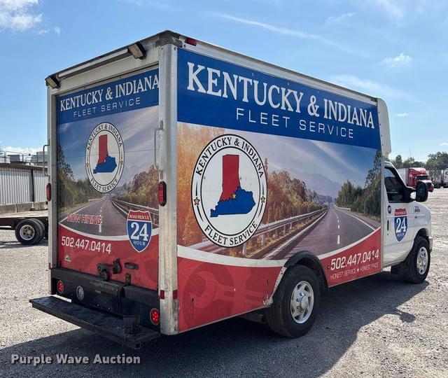 Image of Ford E-350 equipment image 4