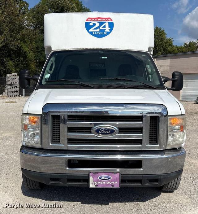 Image of Ford E-350 equipment image 1