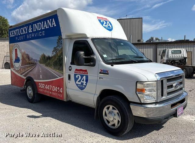 Image of Ford E-350 equipment image 2