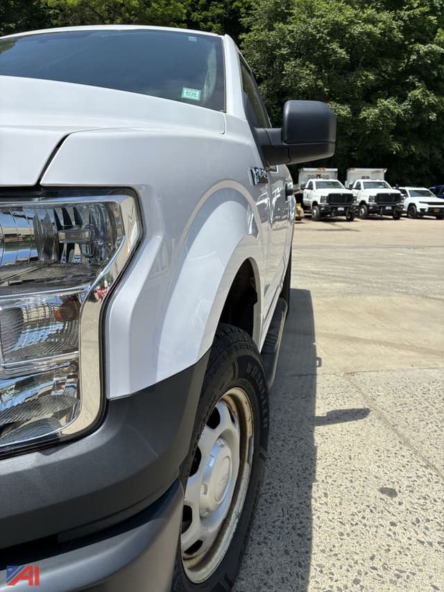 Image of Ford F-150 equipment image 1