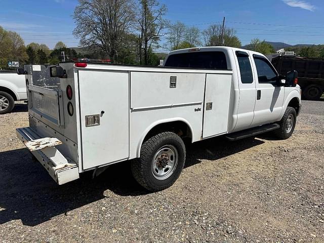 Image of Ford F-250 equipment image 2