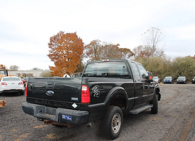 Image of Ford F-250 equipment image 2