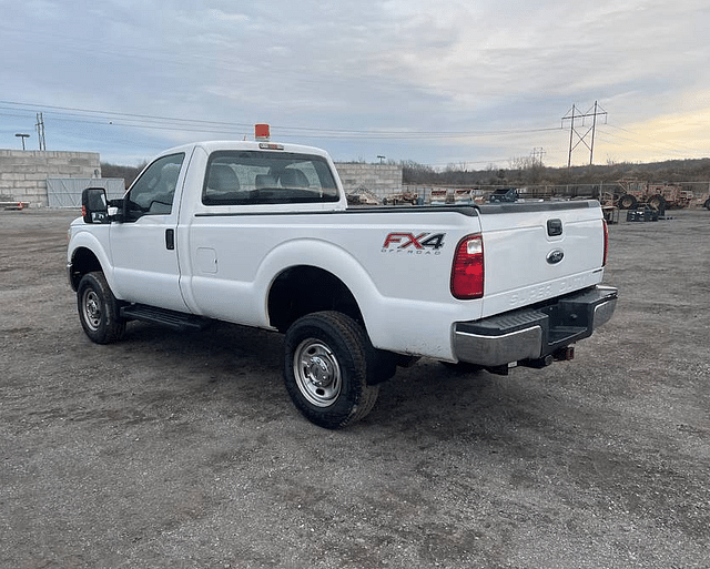 Image of Ford F-250 equipment image 2