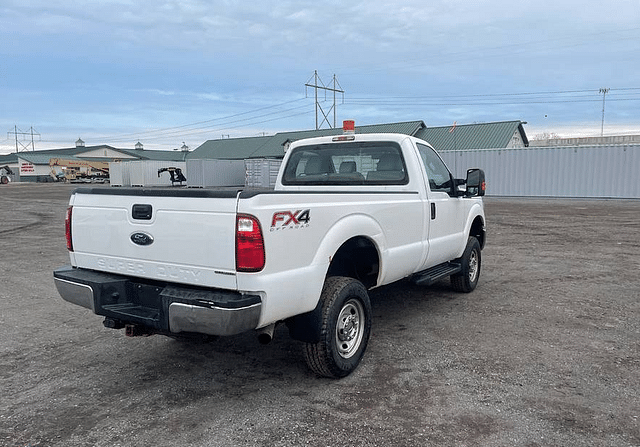 Image of Ford F-250 equipment image 4