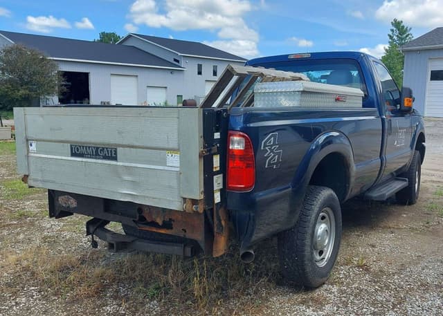 Image of Ford F-250 equipment image 3