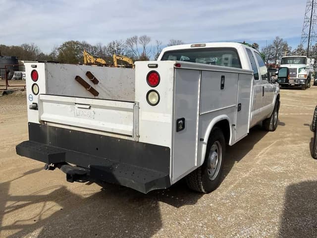 Image of Ford F-250 equipment image 3
