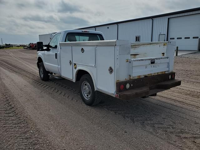 Image of Ford F-250 equipment image 3