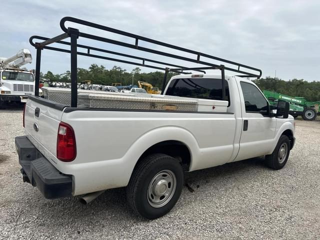 Image of Ford F-250 equipment image 2
