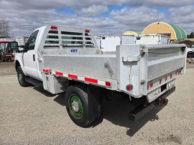 Image of Ford F-350 equipment image 2