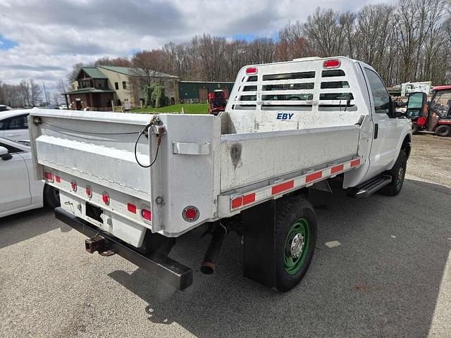 Image of Ford F-350 equipment image 4