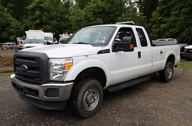 Image of Ford F-350 equipment image 1