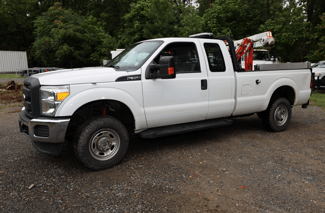 Image of Ford F-350 equipment image 2